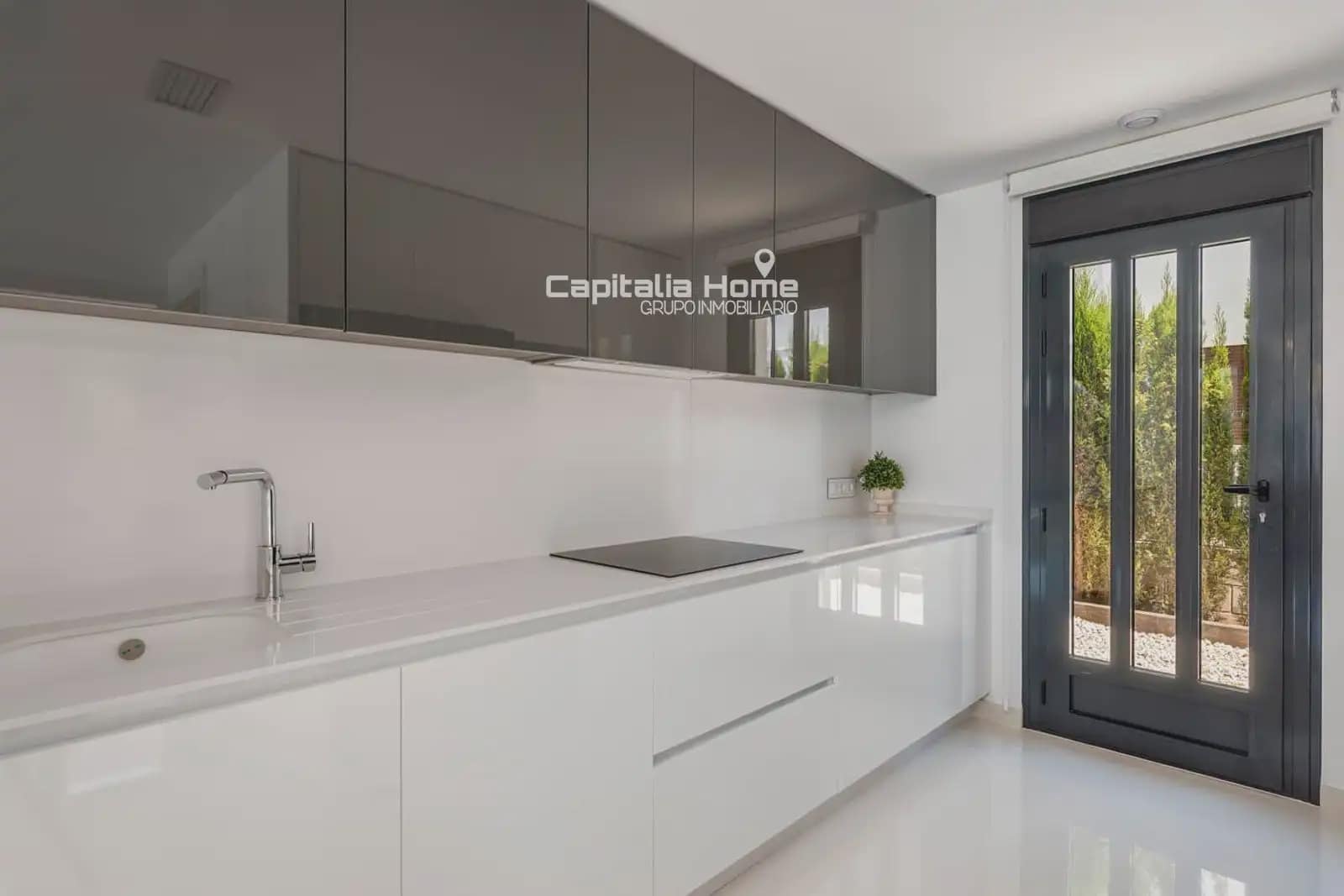 3 soverom Villa til salgs i Playa Honda med svømmebasseng garasje - € 580 000 (Ref: 10132925)