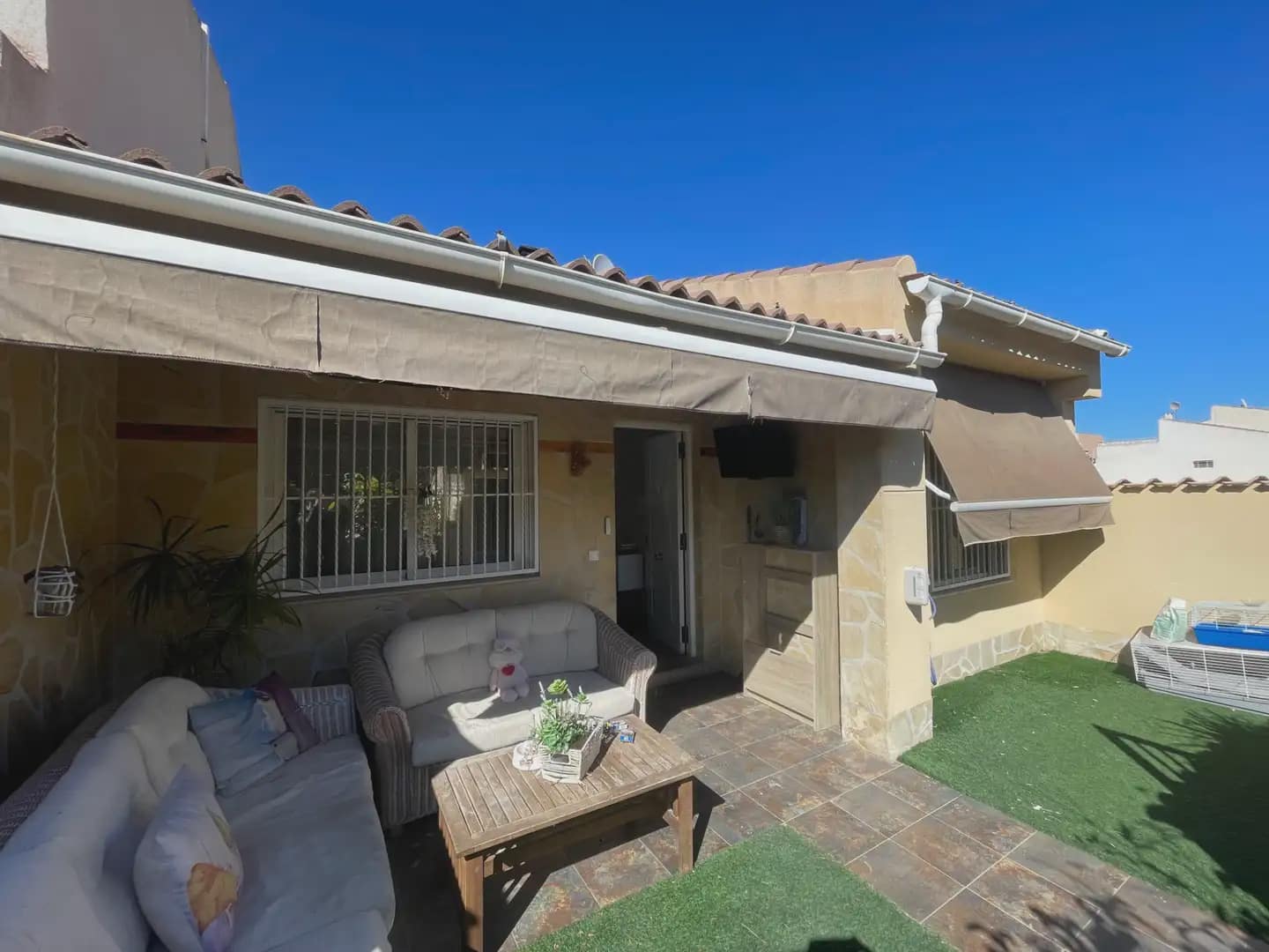 3 sypialnia Bungalow na sprzedaż w Torrevieja z basenem - 235 000 € (Ref: 10081815)