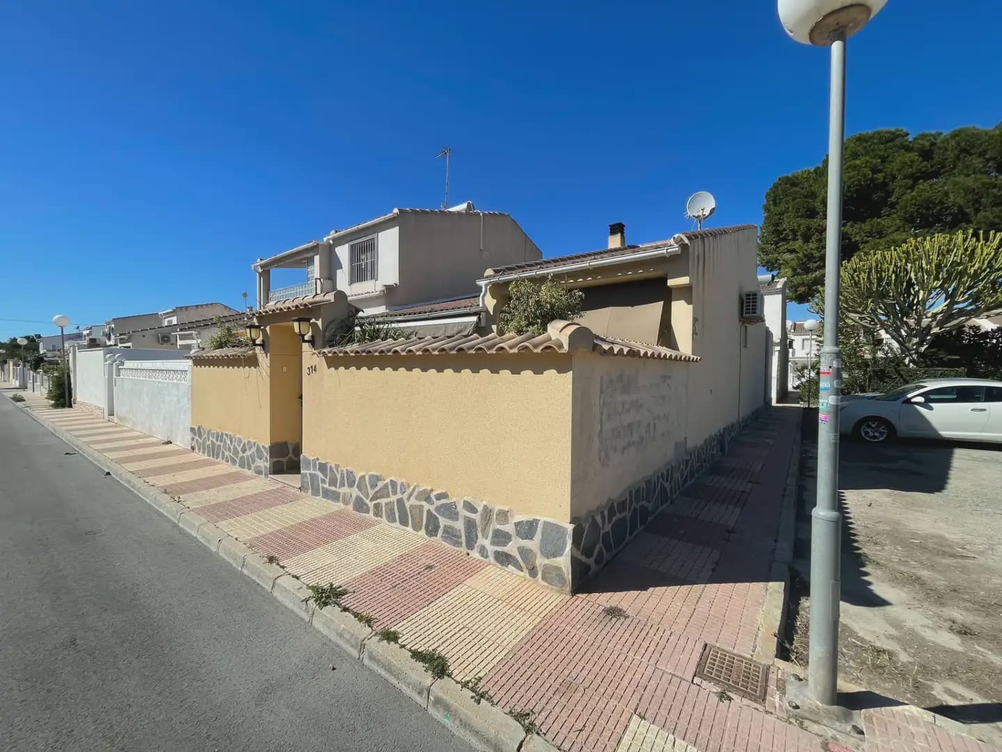3 sypialnia Bungalow na sprzedaż w Torrevieja z basenem - 235 000 € (Ref: 10081815)