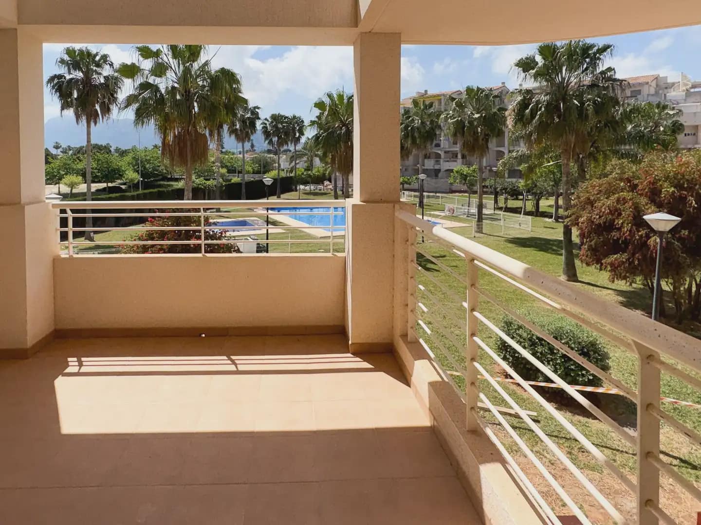 2 soveværelse Strandlejlighed til salg i Denia med swimmingpool garage - € 325.000 (Ref: 10086494)