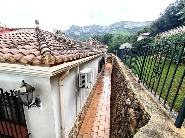 4 Zimmer Villa zu verkaufen in La Pedrera - Vessanes, Dénia mit Pool Garage - 850.000 € (Ref: 10090049)