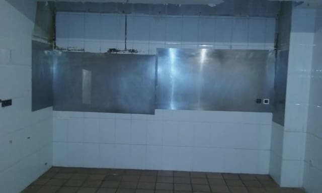 Commercieel te huur in Alcoy / Alcoi - € 500 (Ref: 10086474)