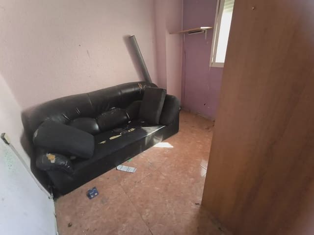 4 bedroom Flat for sale in Alcoy / Alcoi - € 76,000 (Ref: 10101430)