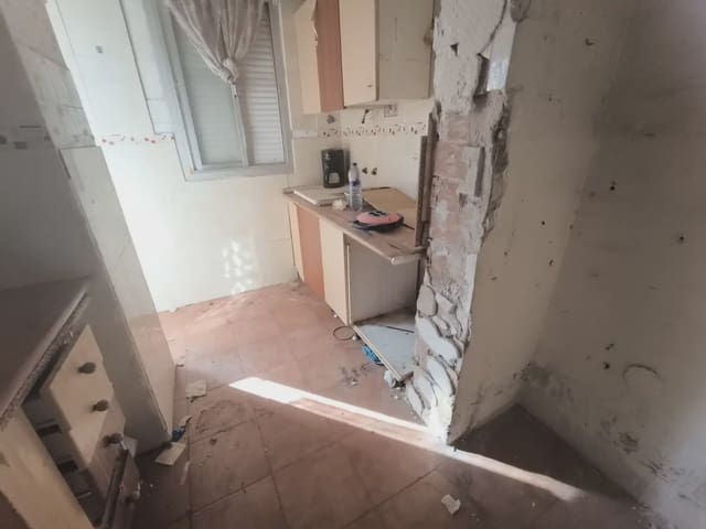 4 bedroom Flat for sale in Alcoy / Alcoi - € 76,000 (Ref: 10101430)