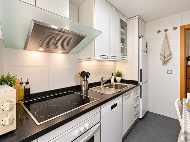 2 bedroom Flat for sale in Torremolinos with garage - € 330,000 (Ref: 10130237)