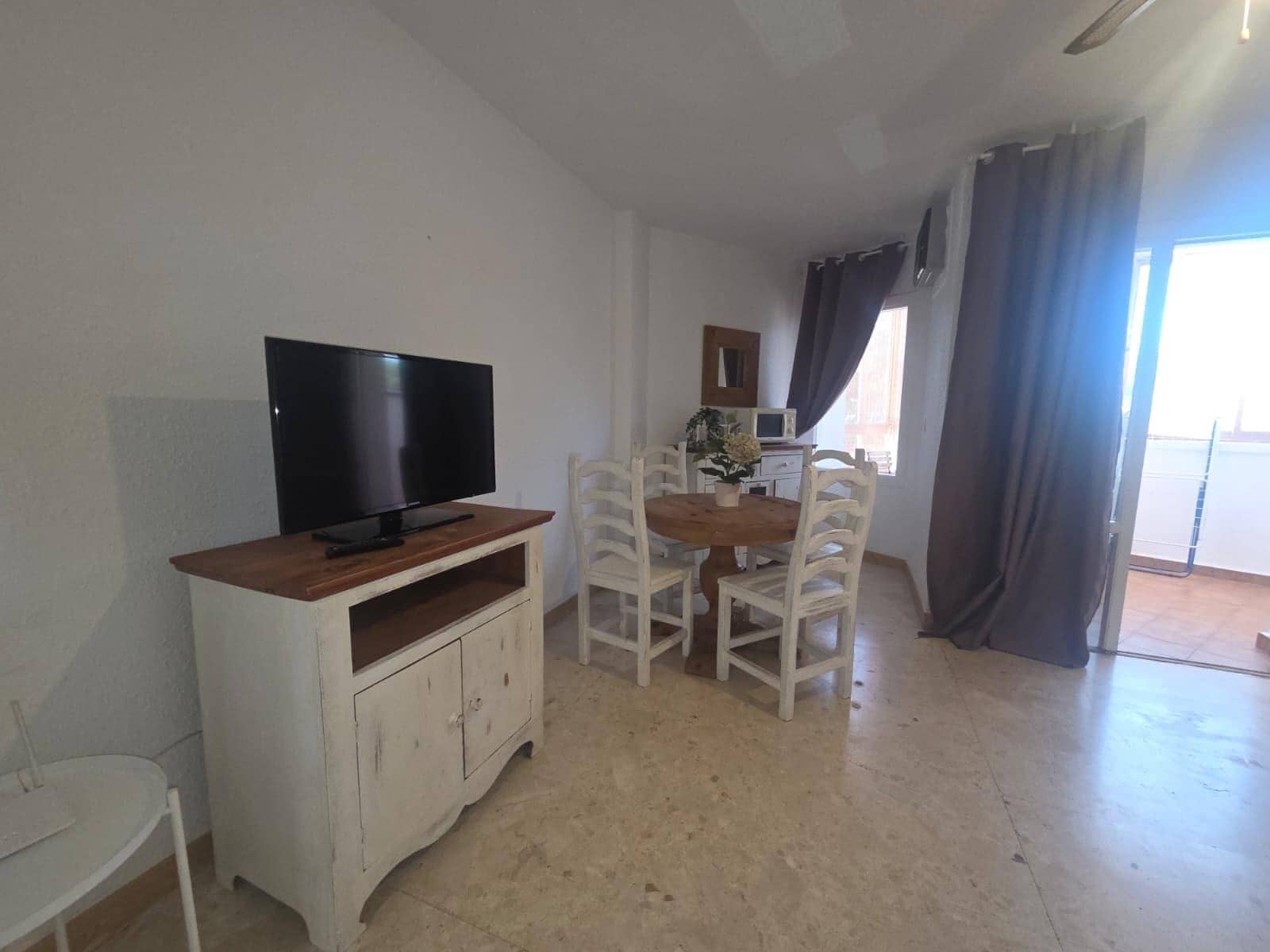 1 makuuhuone Asunto vuokrattavana paikassa Sitio de Calahonda mukana uima-altaan - 1 100 € (Ref: 10136288)