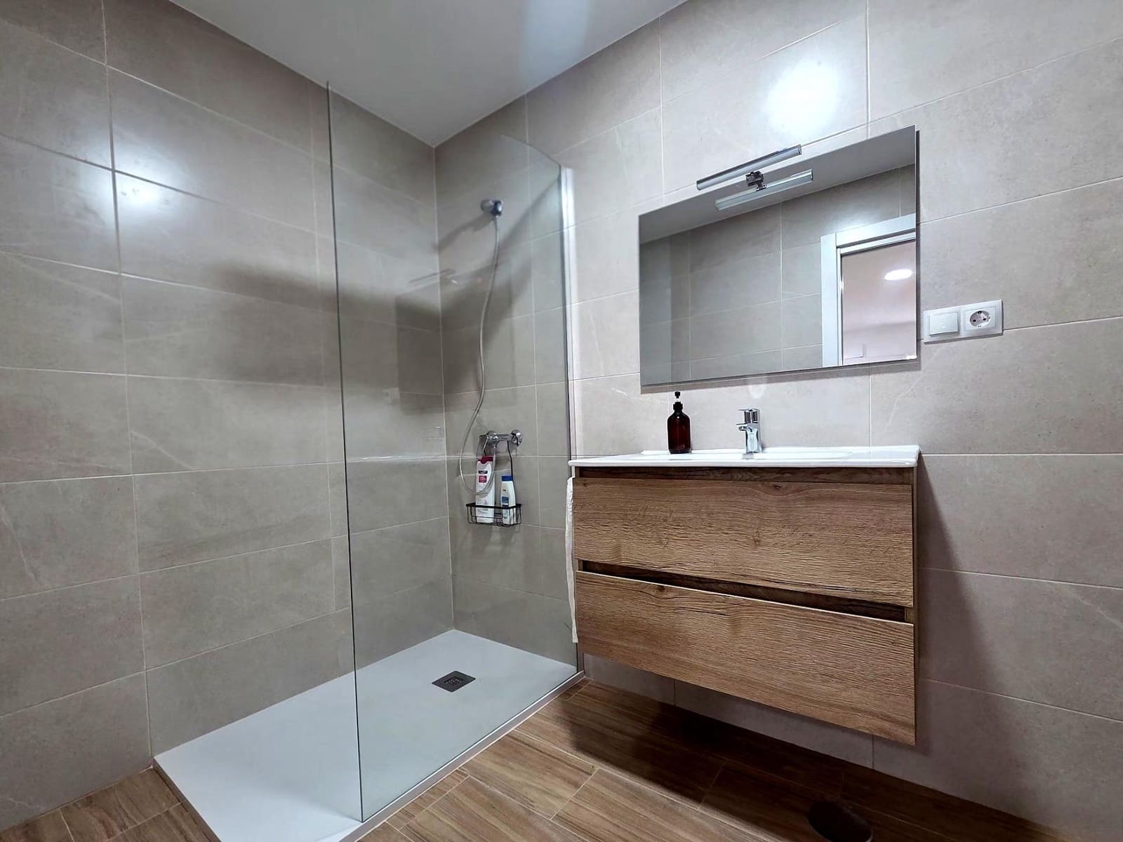 2 soveværelse Lejlighed til leje i Malaga by med garage - € 1.200 (Ref: 10168701)