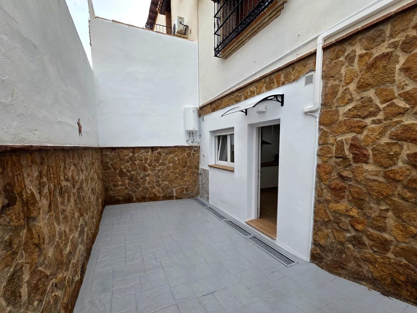 2 soveværelse Lejlighed til leje i Malaga by med garage - € 1.200 (Ref: 10168701)