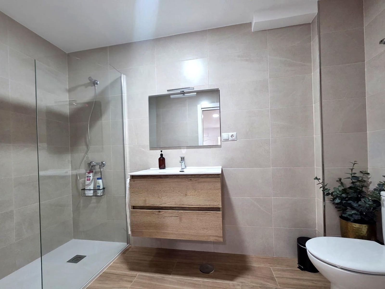 2 soveværelse Lejlighed til leje i Malaga by med garage - € 1.200 (Ref: 10168701)