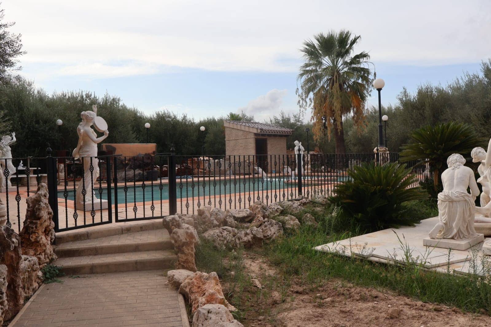 5 bedroom Villa for sale in Murcia city with garage - € 3,400,000 (Ref: 10085332)