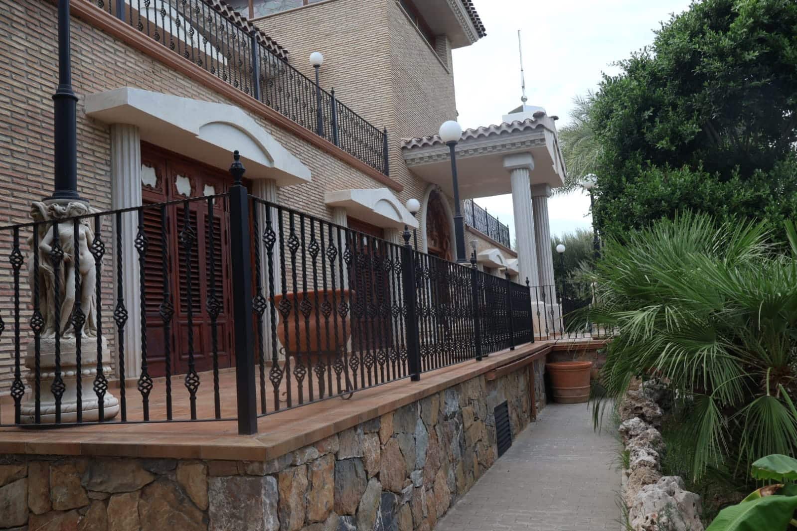 5 bedroom Villa for sale in Murcia city with garage - € 3,400,000 (Ref: 10085332)