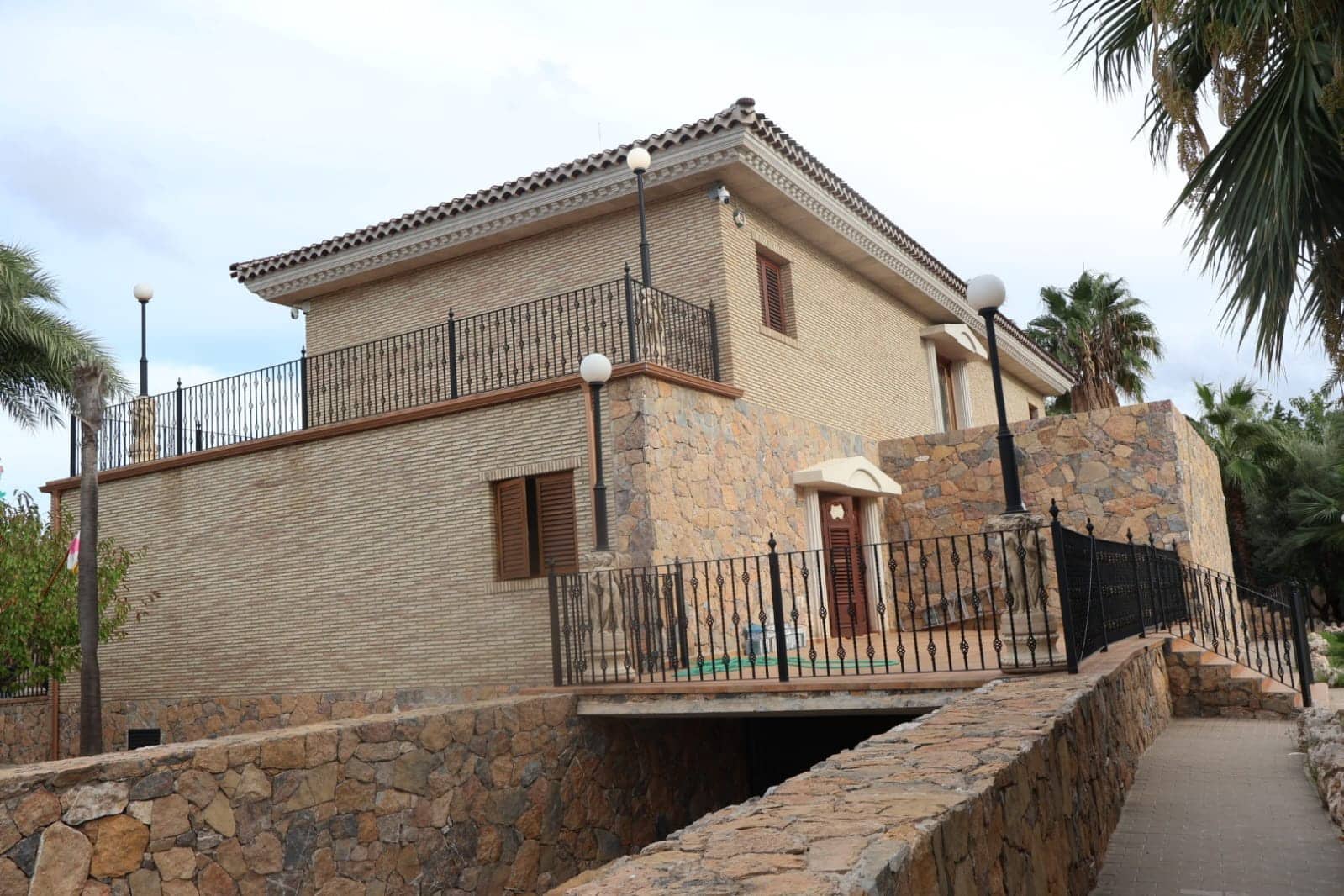 5 bedroom Villa for sale in Murcia city with garage - € 3,400,000 (Ref: 10085332)