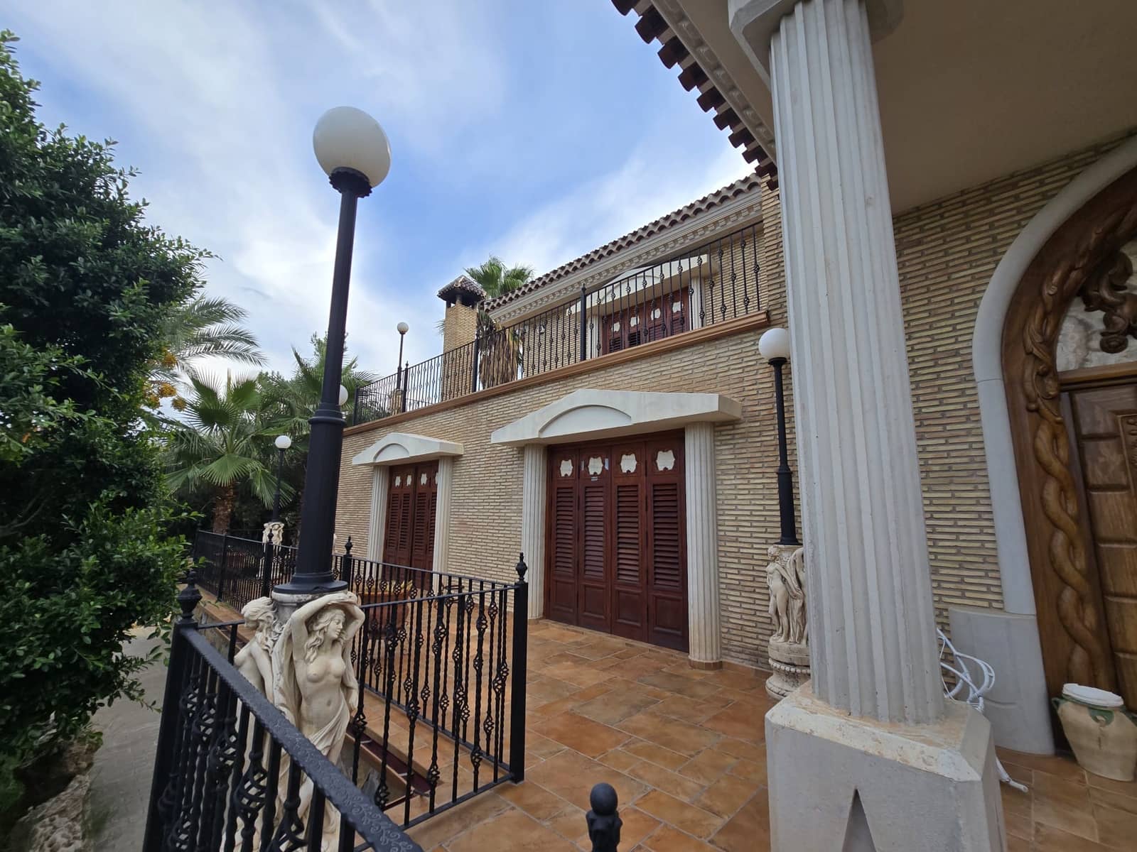 5 bedroom Villa for sale in Murcia city with garage - € 3,400,000 (Ref: 10085332)