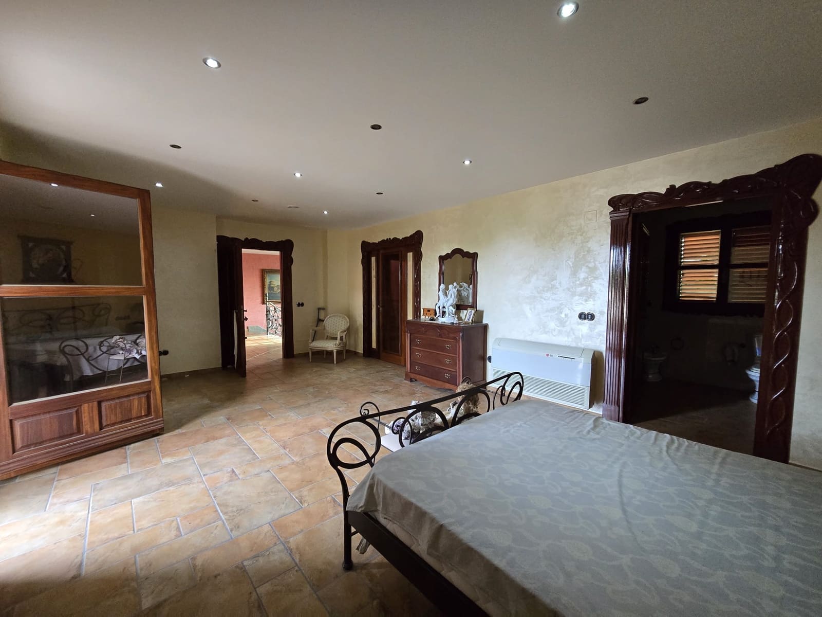 5 bedroom Villa for sale in Murcia city with garage - € 3,400,000 (Ref: 10085332)