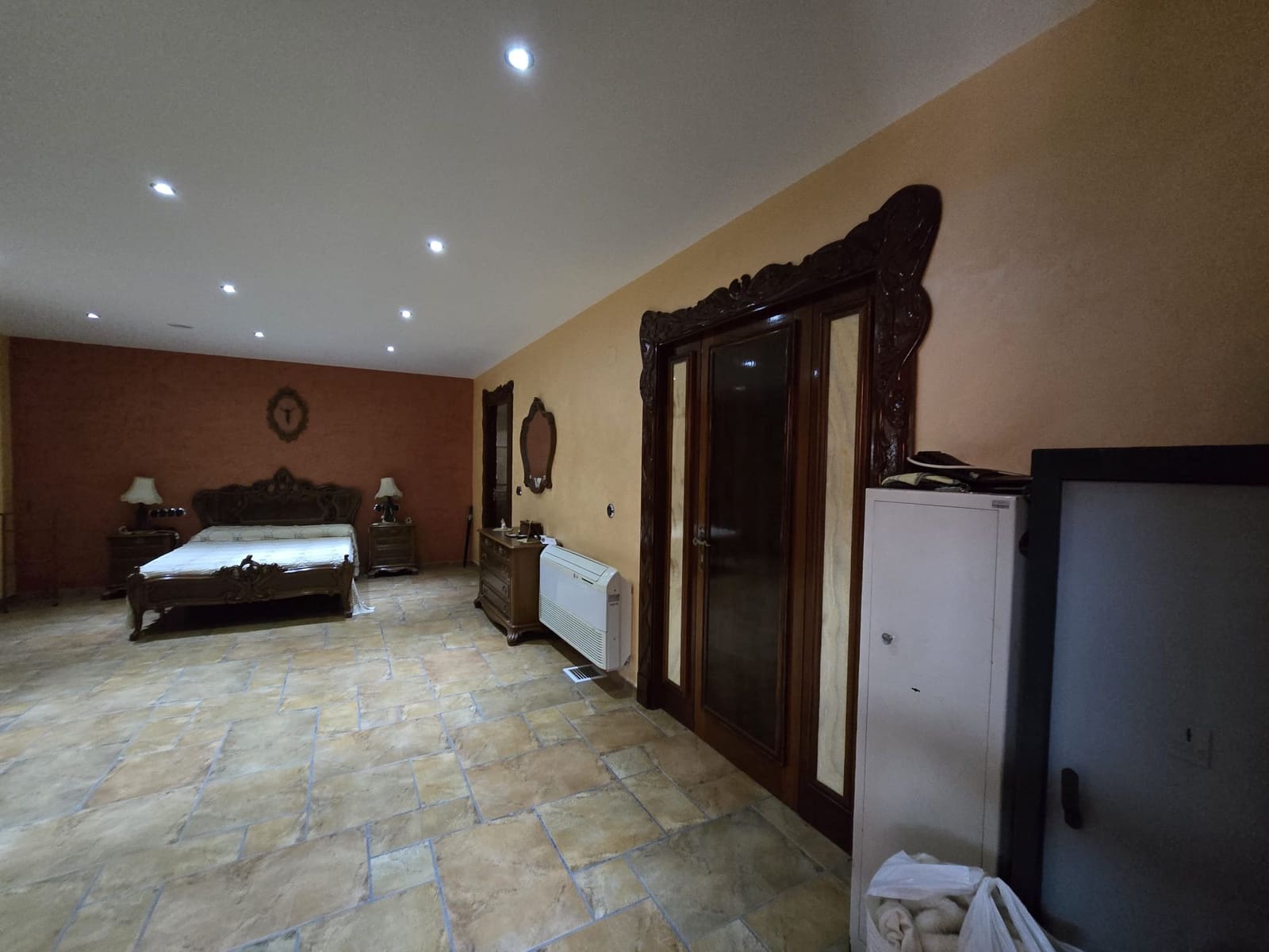 5 bedroom Villa for sale in Murcia city with garage - € 3,400,000 (Ref: 10085332)
