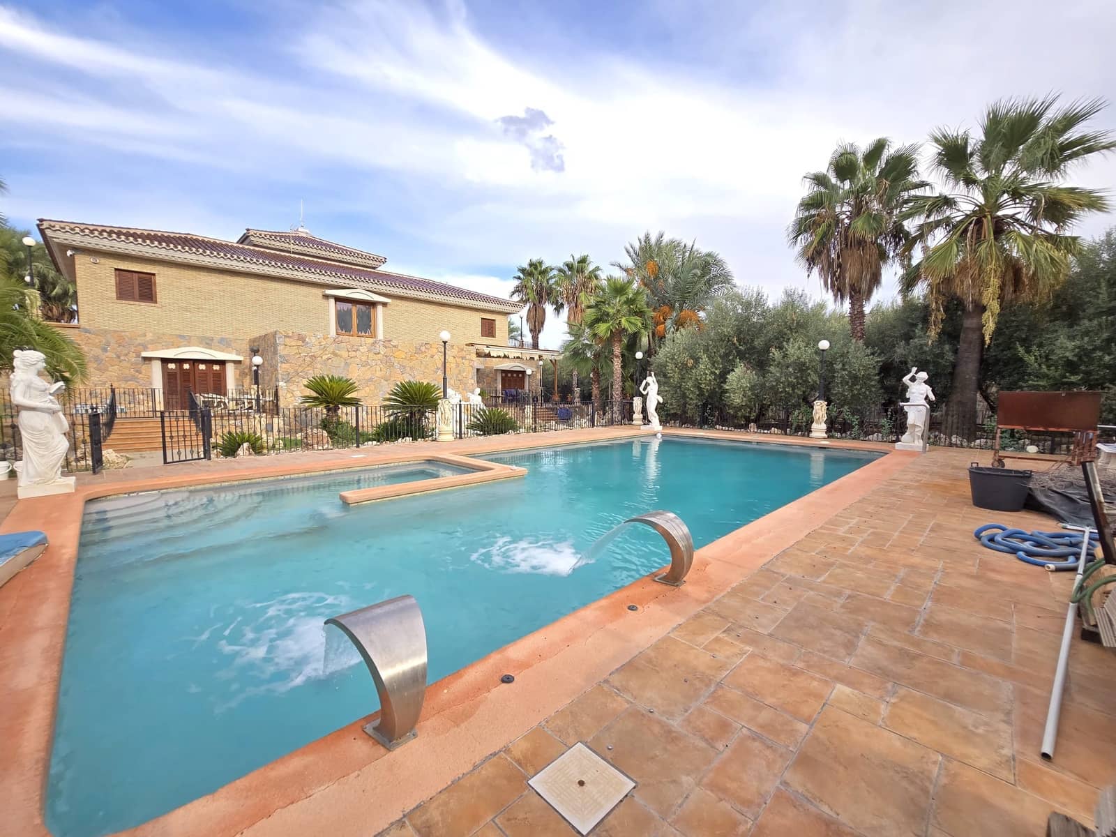 5 bedroom Villa for sale in Murcia city with garage - € 3,400,000 (Ref: 10085332)
