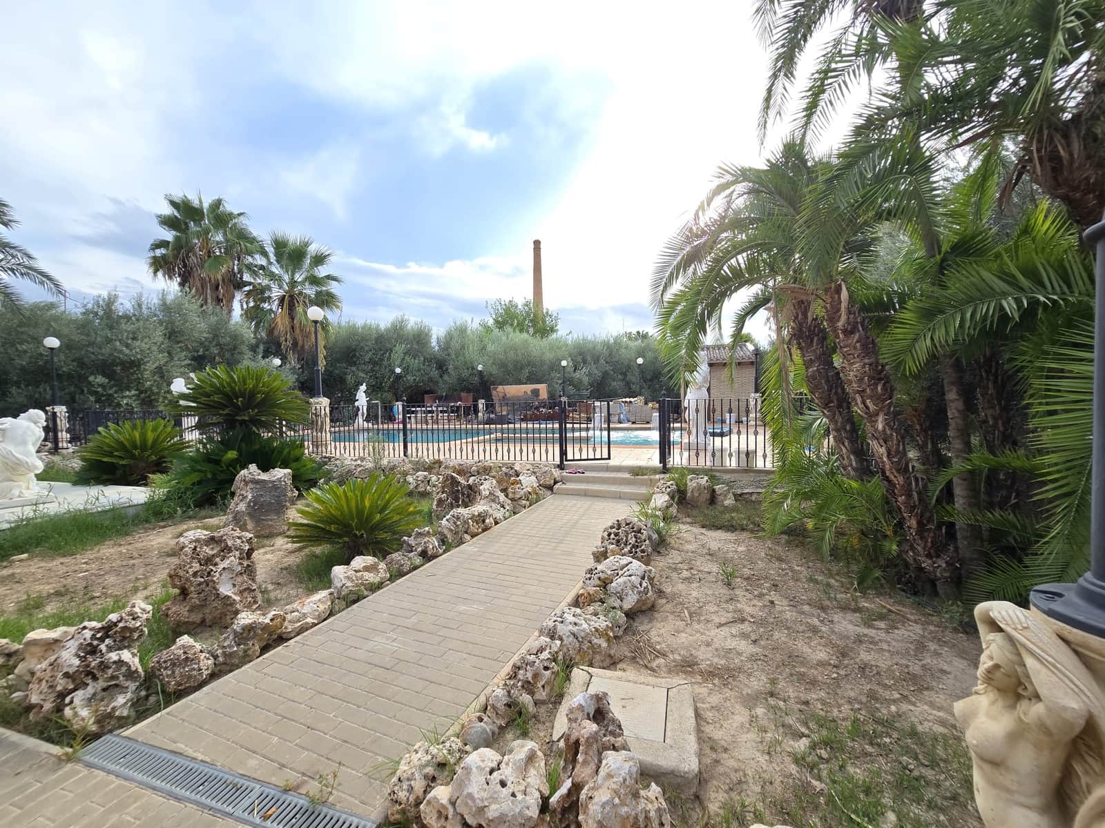 5 bedroom Villa for sale in Murcia city with garage - € 3,400,000 (Ref: 10085332)