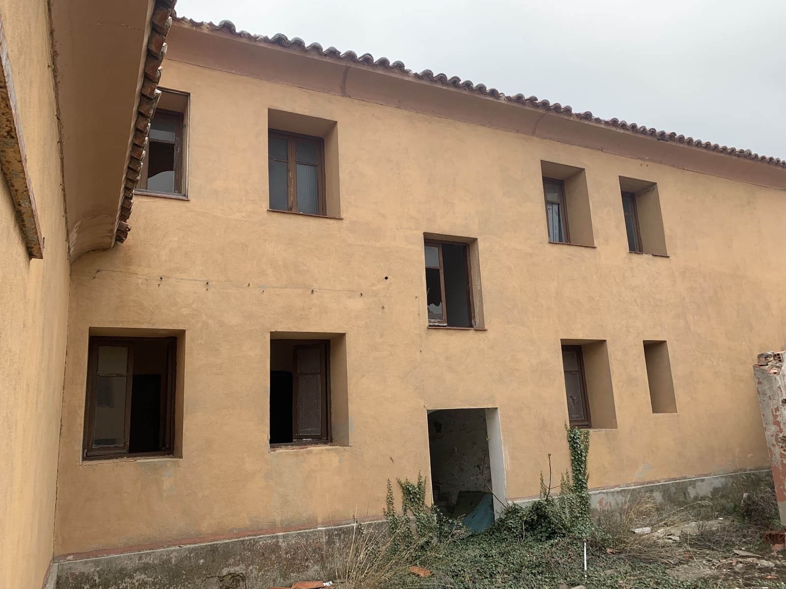 24 bedroom Guesthouse/B & B for sale in Escucha - € 220,000 (Ref: 10089686)