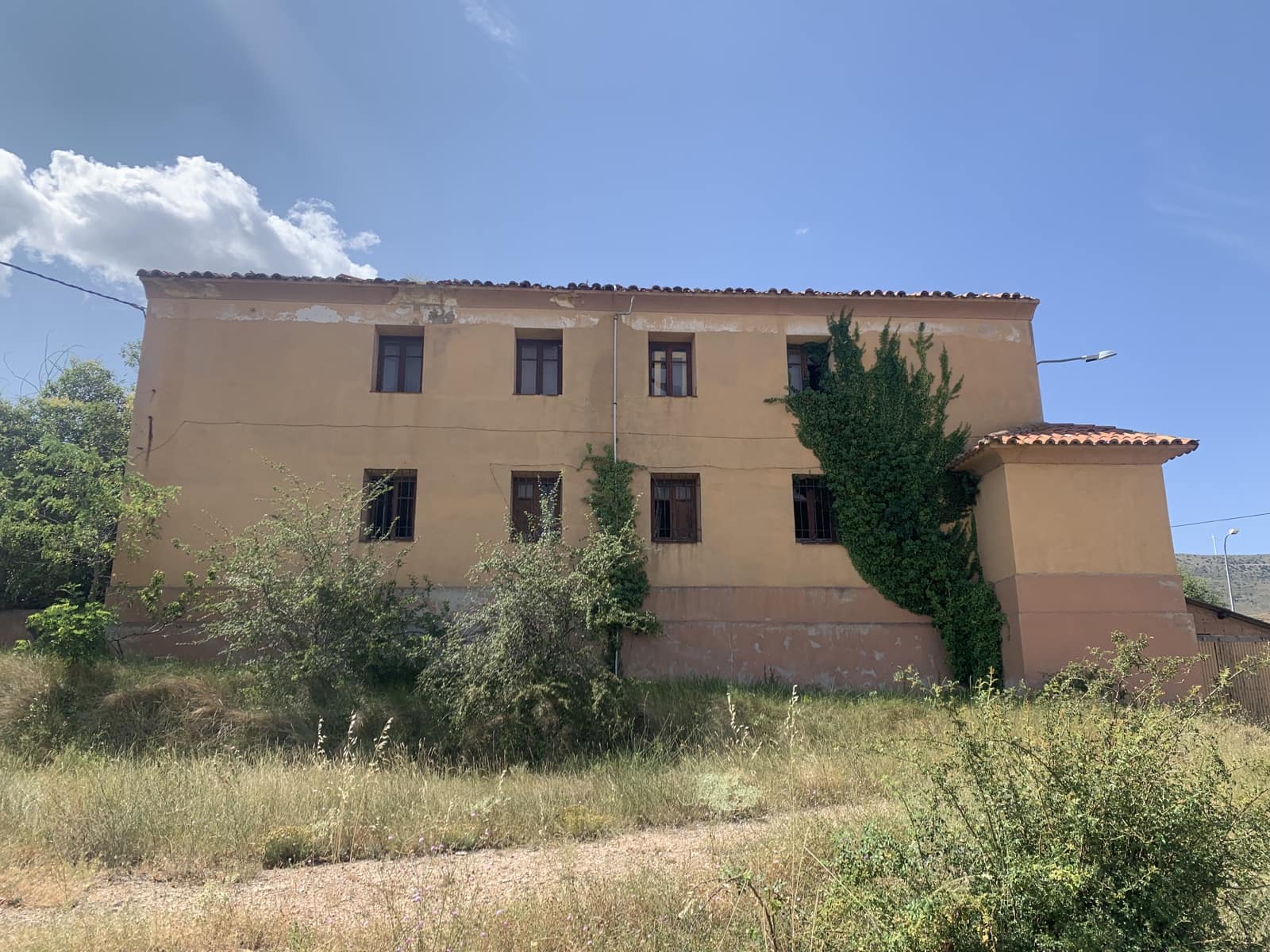 24 bedroom Guesthouse/B & B for sale in Escucha - € 220,000 (Ref: 10089686)