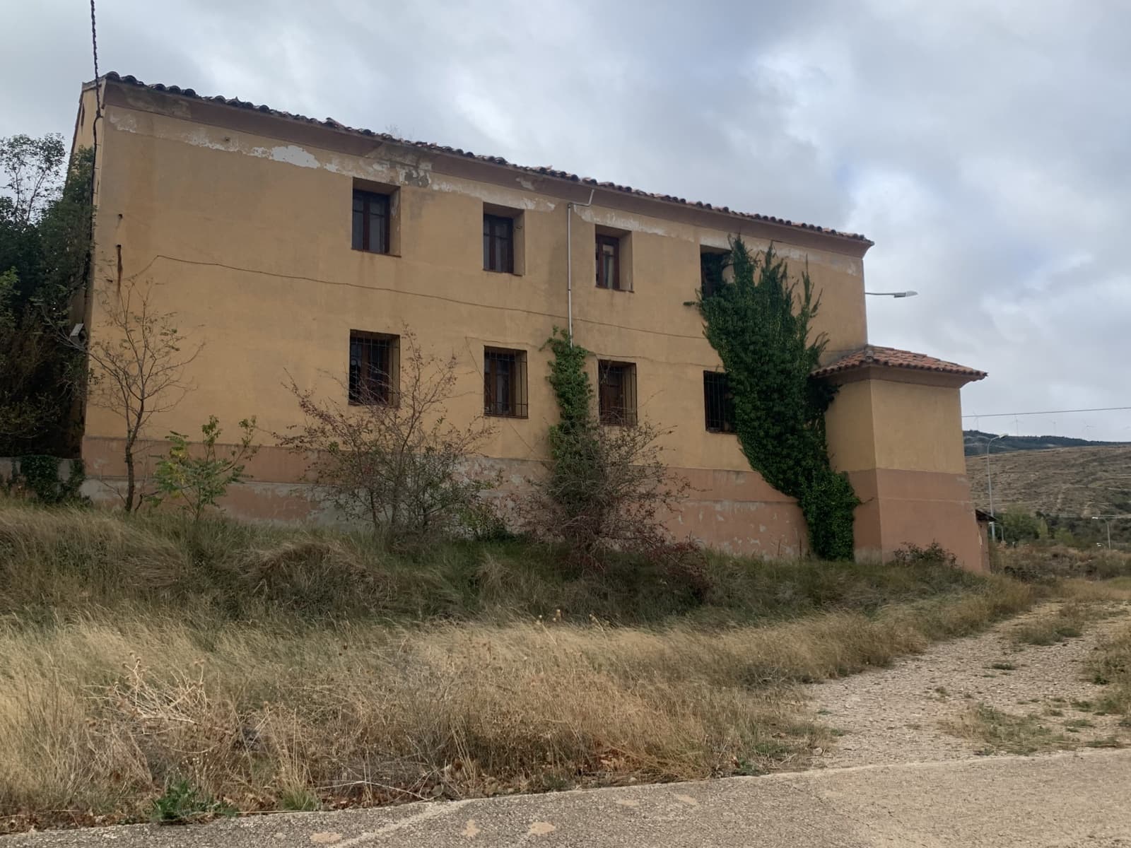 24 bedroom Guesthouse/B & B for sale in Escucha - € 220,000 (Ref: 10089686)