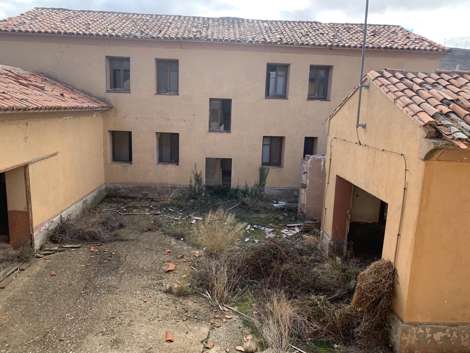 24 bedroom Guesthouse/B & B for sale in Escucha - € 220,000 (Ref: 10089686)