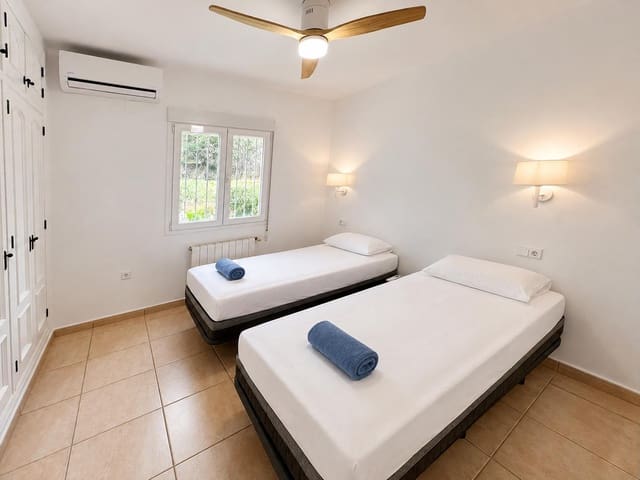 3 Zimmer Ferienvilla in Montgó - Ermita, Javea / Xàbia mit Pool Garage - 1.049 € (Ref: 10048677)