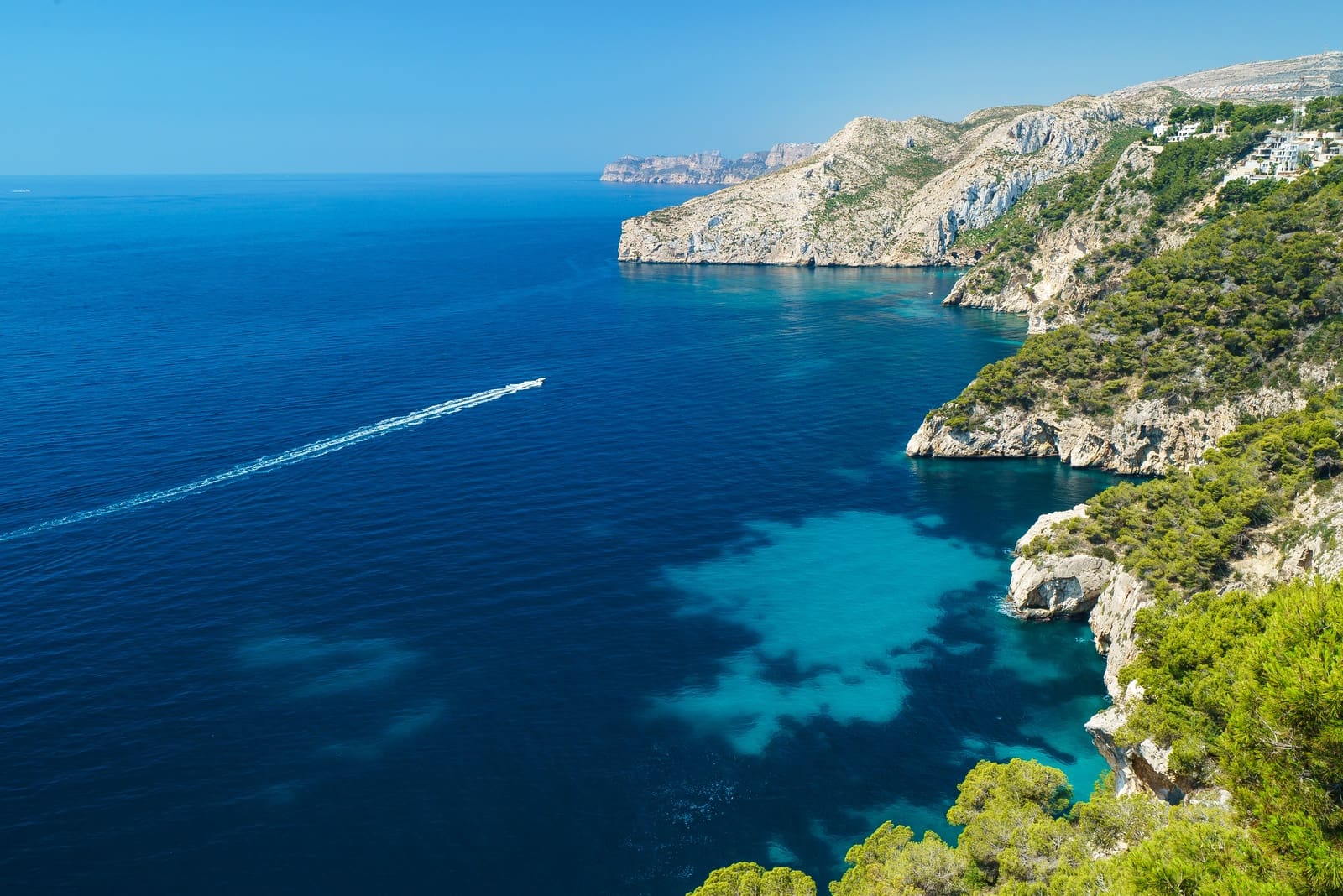 3 sovrum Villa för semesterbostäder i Ambolo med pool garage - 1 470 € (Ref: 3712544)