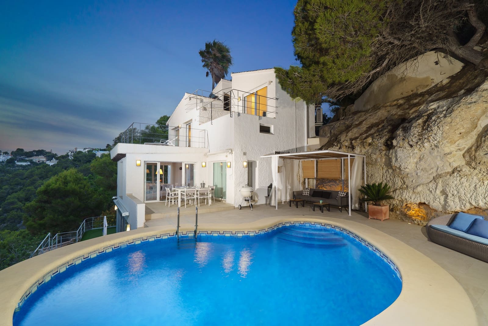 3 sovrum Villa för semesterbostäder i Ambolo med pool garage - 1 470 € (Ref: 3712544)