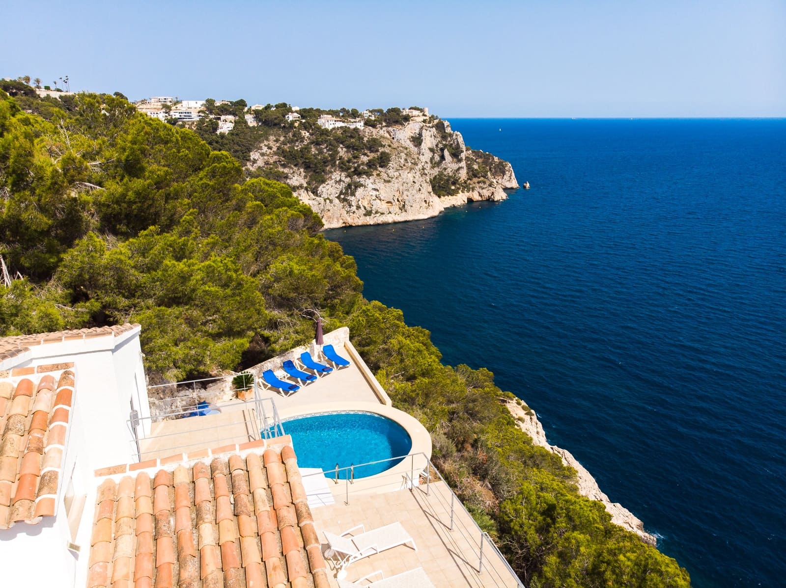 3 sovrum Villa för semesterbostäder i Ambolo med pool garage - 1 470 € (Ref: 3712544)