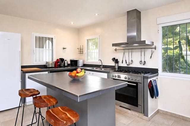 4 bedroom Villa for holiday rental in El Palmar - Los Molinos, Dénia with pool garage - € 1,029 (Ref: 3712545)