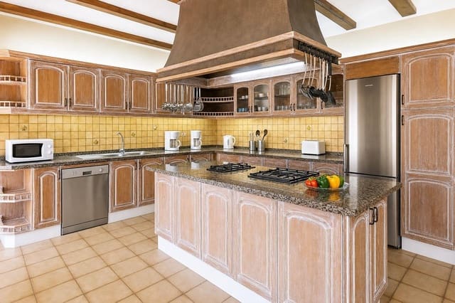   8 soveværelse   ferieVilla i Adsubia, Javea / Xàbia med   swimmingpool  garage  - € 3.032 (Ref: 3712547)