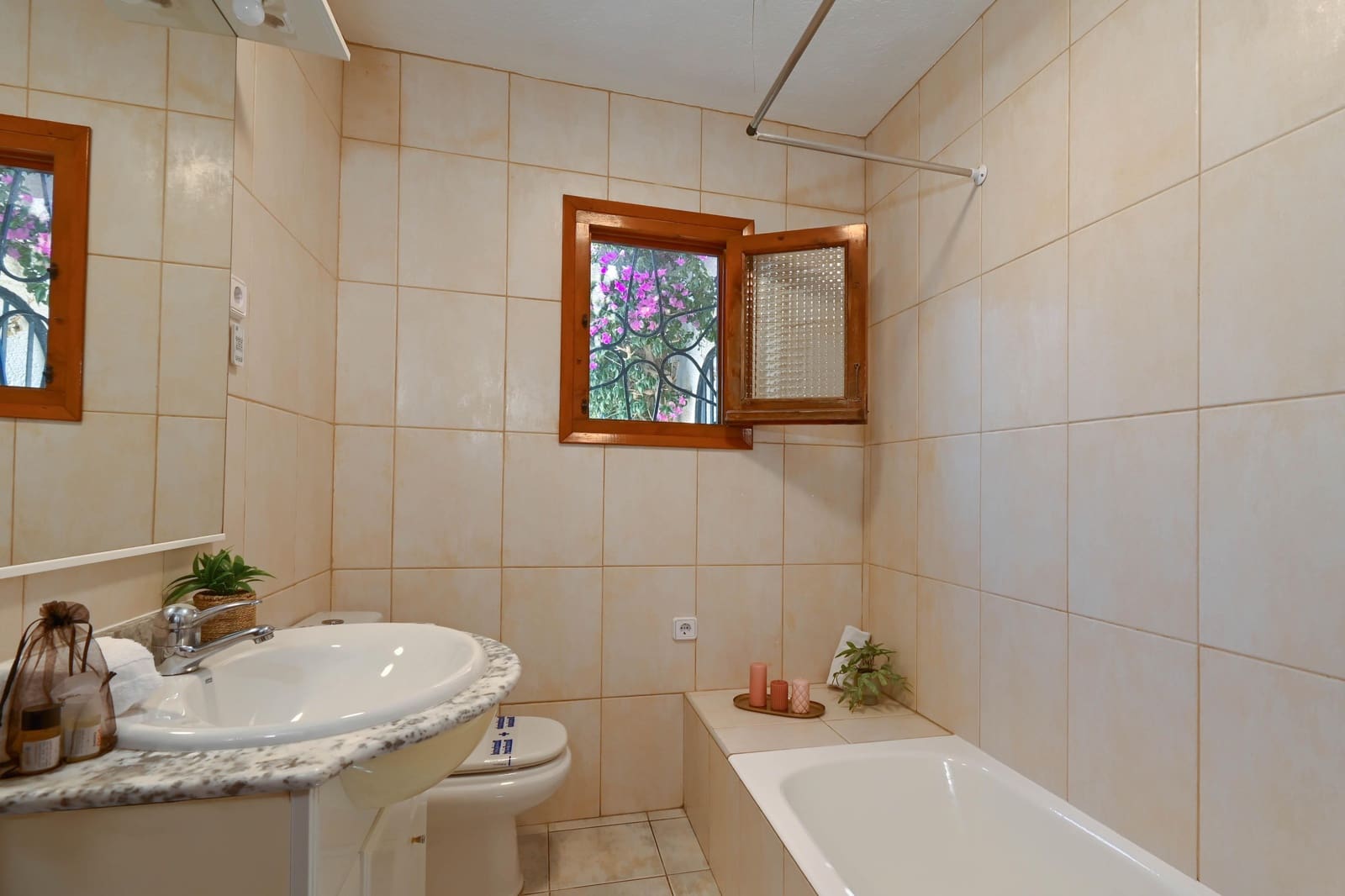 5 slaapkamer Villa voor vakantieverhuur in Javea / Xabia met zwembad garage - € 632 (Ref: 3712552)