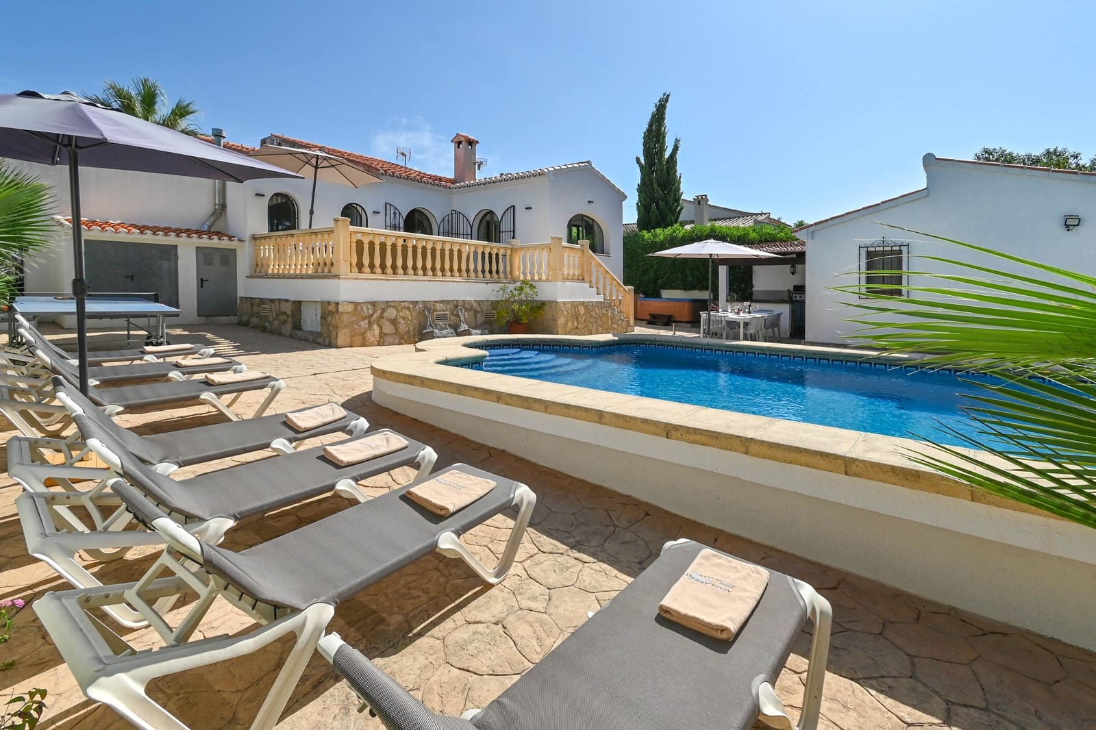 5 slaapkamer Villa voor vakantieverhuur in Javea / Xabia met zwembad garage - € 632 (Ref: 3712552)