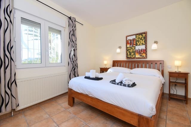   4 soveværelse   ferieVilla i El Portet - Pla de Mar, Teulada-Moraira med   swimmingpool  garage  - € 559 (Ref: 3712563)