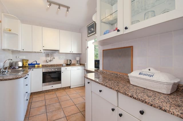   4 soveværelse   ferieVilla i El Portet - Pla de Mar, Teulada-Moraira med   swimmingpool  garage  - € 559 (Ref: 3712563)