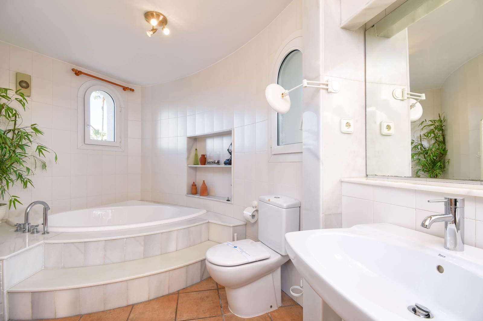 4 bedroom Villa for holiday rental in Moraira with pool garage - € 559 (Ref: 3712563)