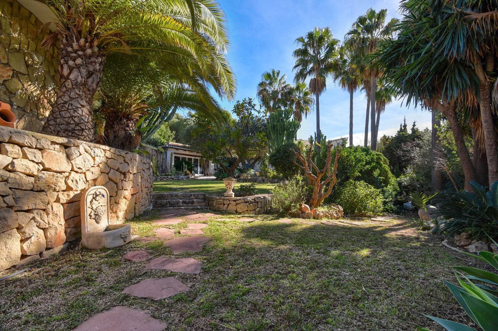 4 bedroom Villa for holiday rental in Moraira with pool garage - € 559 (Ref: 3712563)