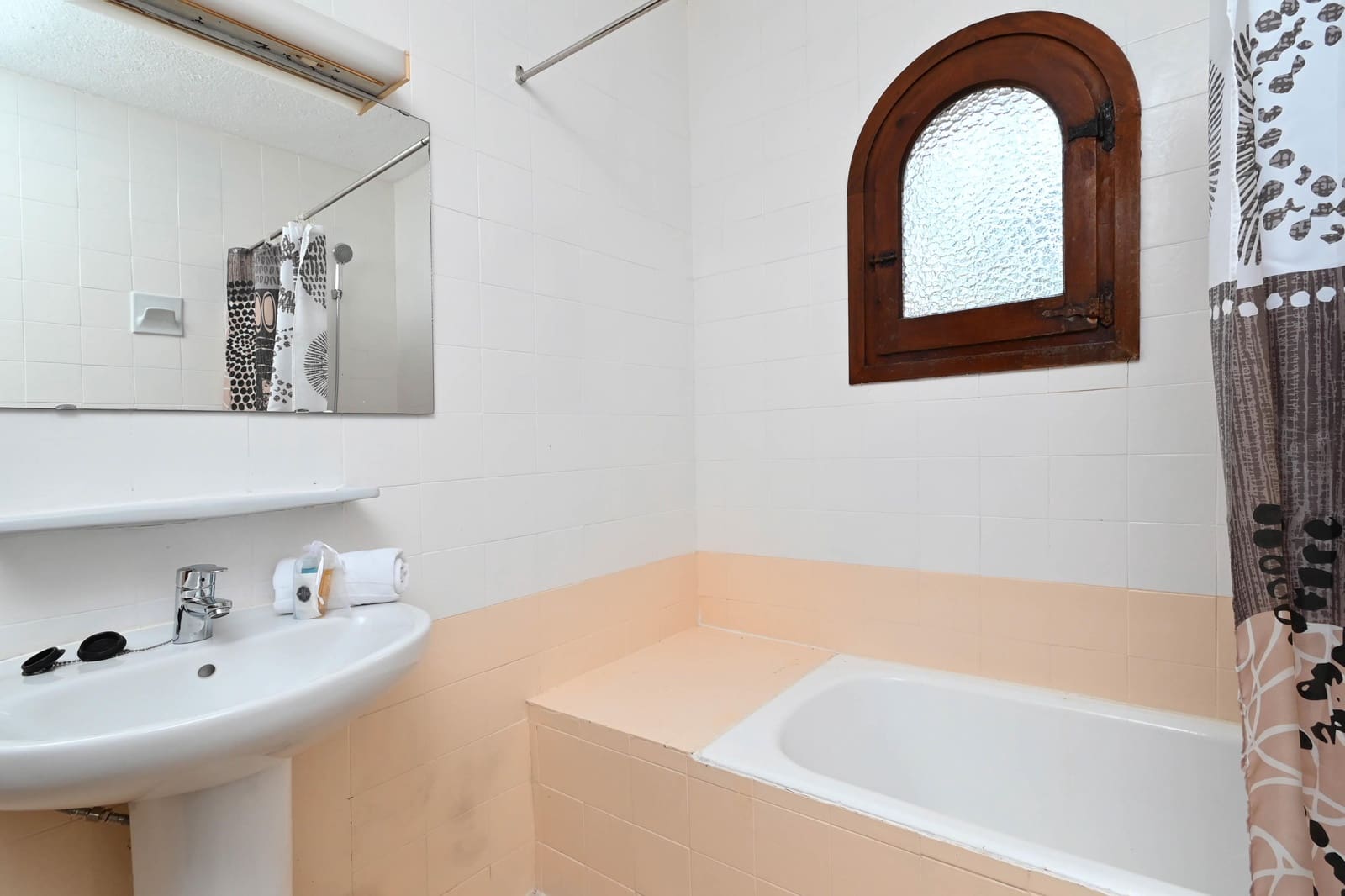 4 soverom Villa til salgs i Ambolo med svømmebasseng garasje - € 800 (Ref: 3712567)