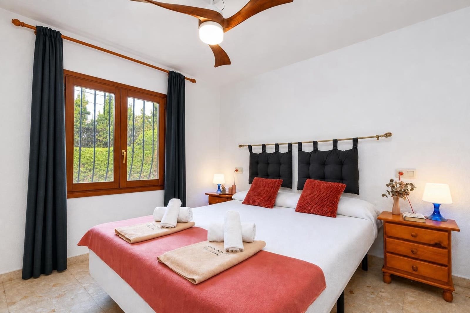 4 slaapkamer Villa voor vakantieverhuur in Ambolo met zwembad garage - € 800 (Ref: 3712567)