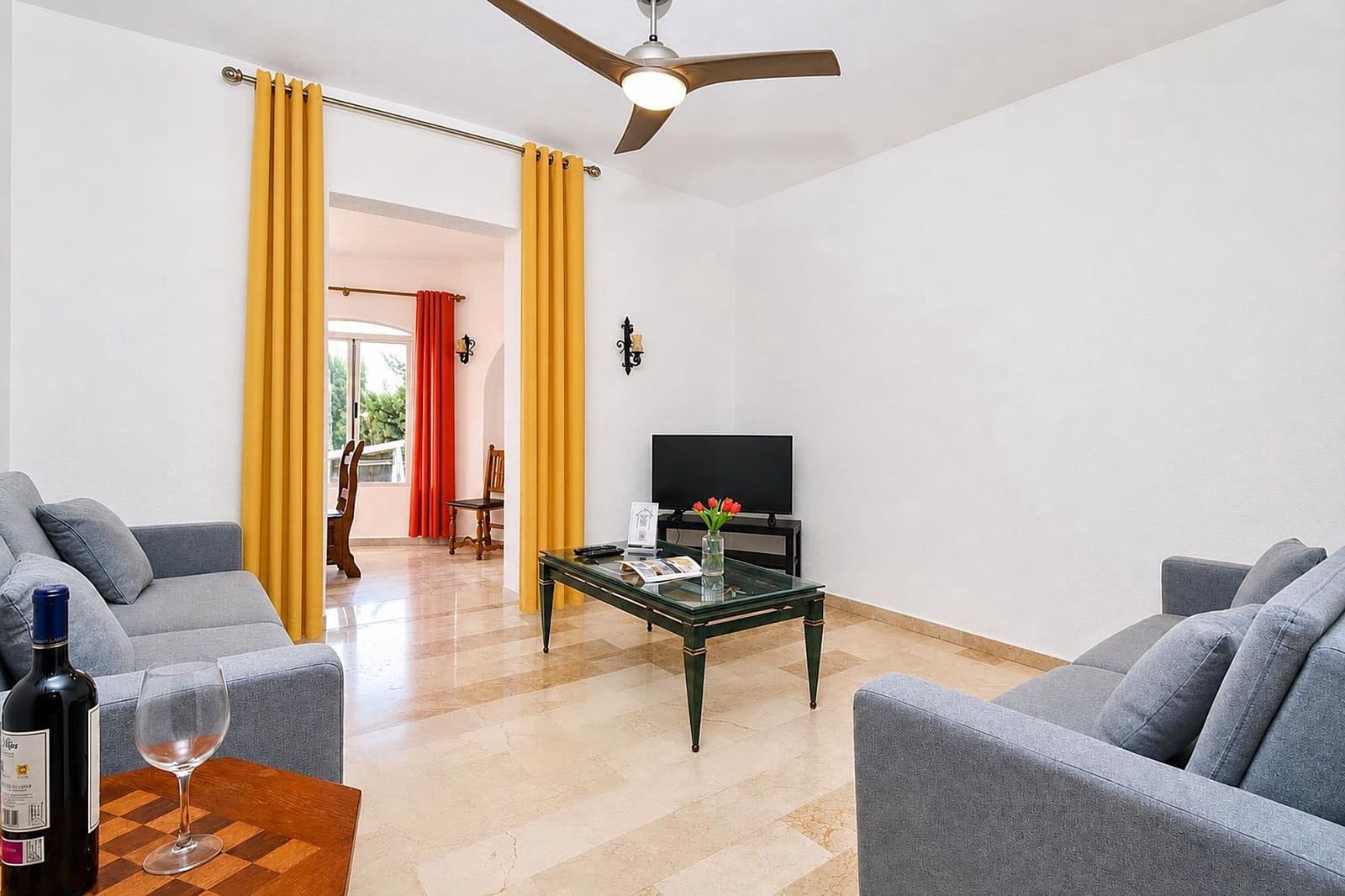 4 slaapkamer Villa voor vakantieverhuur in Ambolo met zwembad garage - € 800 (Ref: 3712567)