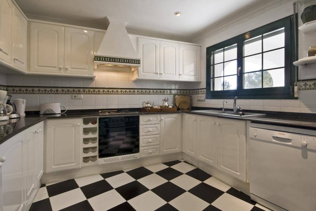 3 bedroom Villa for holiday rental in Javea / Xabia with pool garage - € 884 (Ref: 3712968)