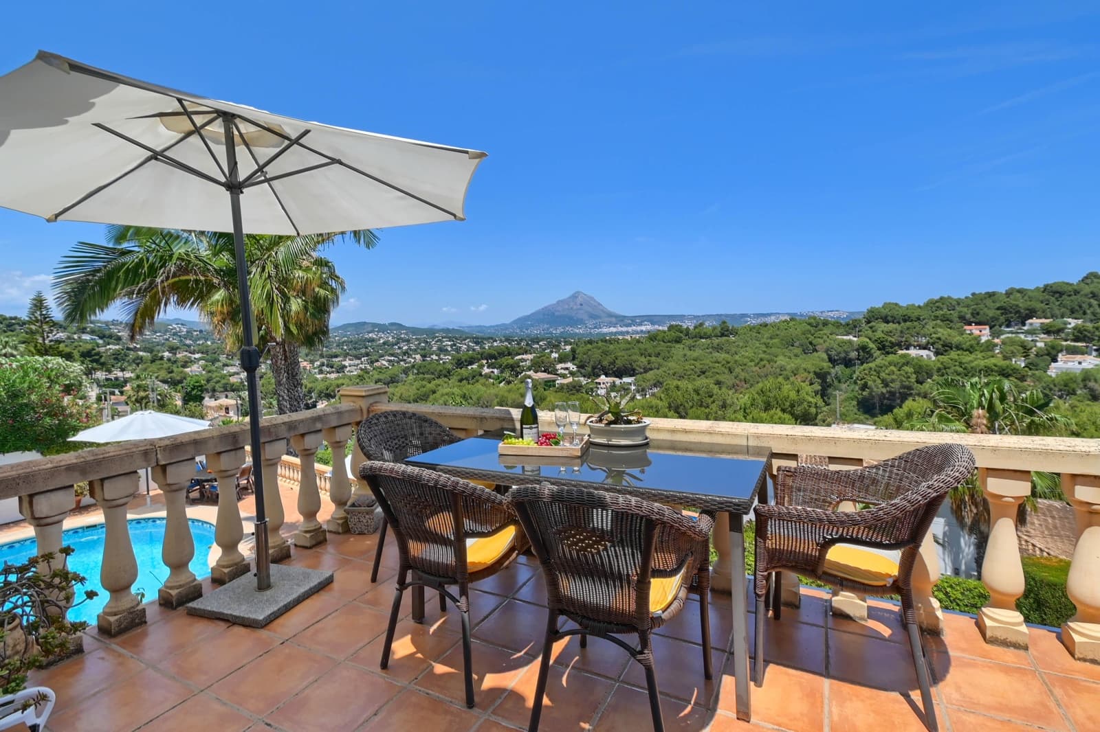 2 makuuhuone Huvila lomavuokrausta paikassa Javea / Xabia mukana uima-altaan 
autotalli - 508 € (Ref: 3712970)