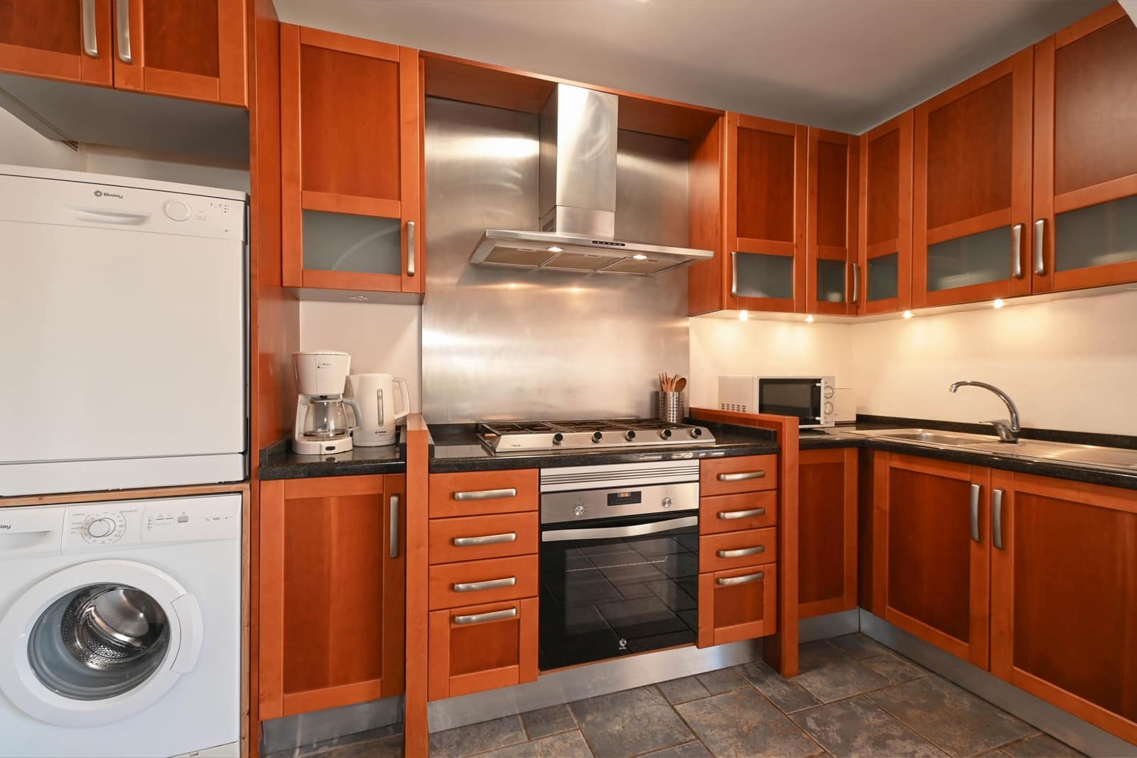 2 soverom Villa til salgs i Javea / Xabia med svømmebasseng garasje - € 581 (Ref: 3712975)