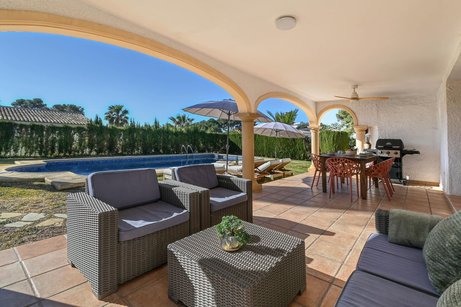 2 soverom Villa til salgs i Javea / Xabia med svømmebasseng garasje - € 581 (Ref: 3712975)