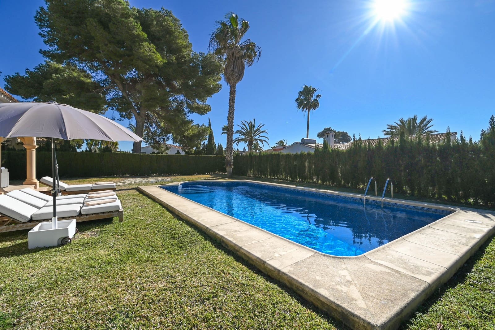 2 soverom Villa til salgs i Javea / Xabia med svømmebasseng garasje - € 581 (Ref: 3712975)