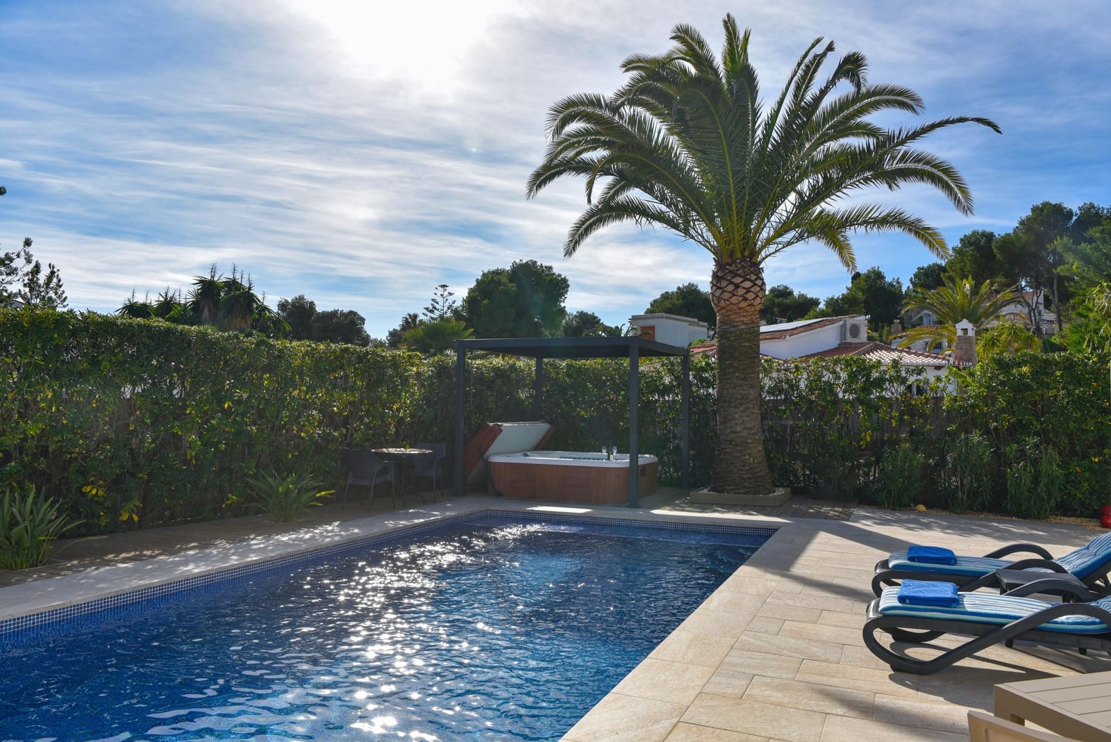 4 slaapkamer Villa voor vakantieverhuur in Javea / Xabia met zwembad garage - € 1.267 (Ref: 3712982)