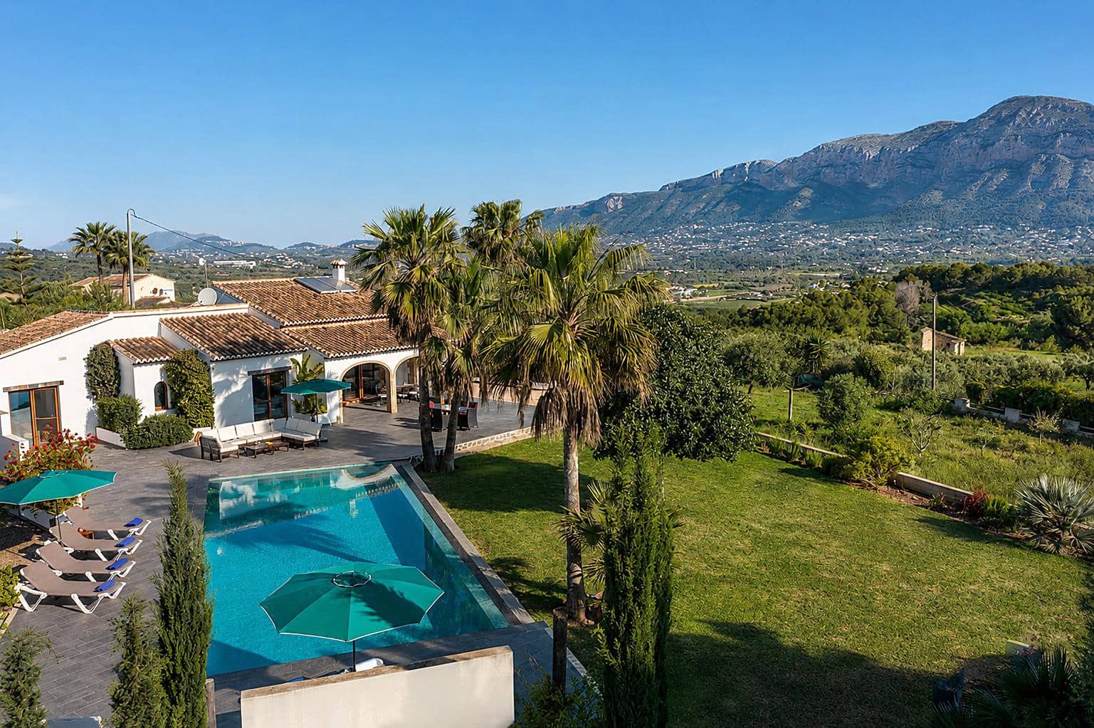 3 bedroom Villa for holiday rental in Javea / Xabia with pool garage - € 848 (Ref: 3713000)