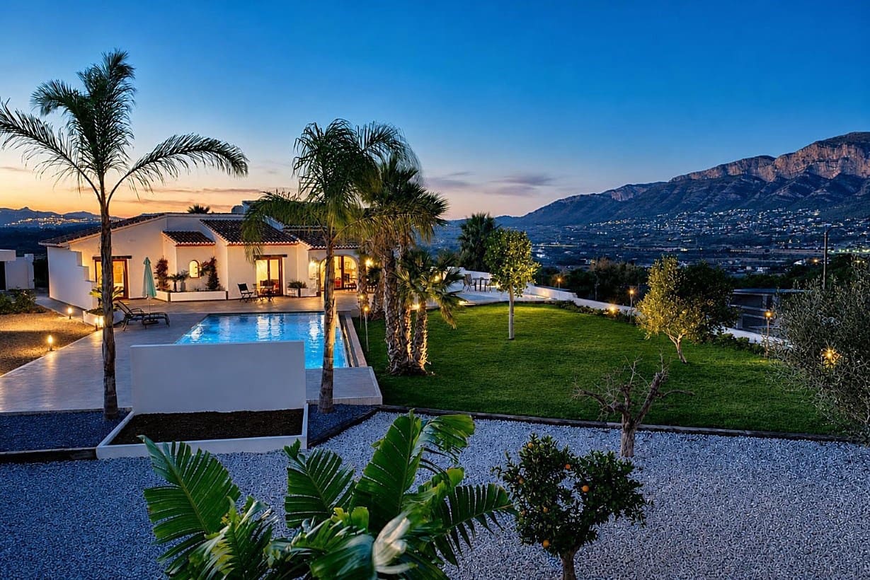 3 bedroom Villa for holiday rental in Javea / Xabia with pool garage - € 848 (Ref: 3713000)