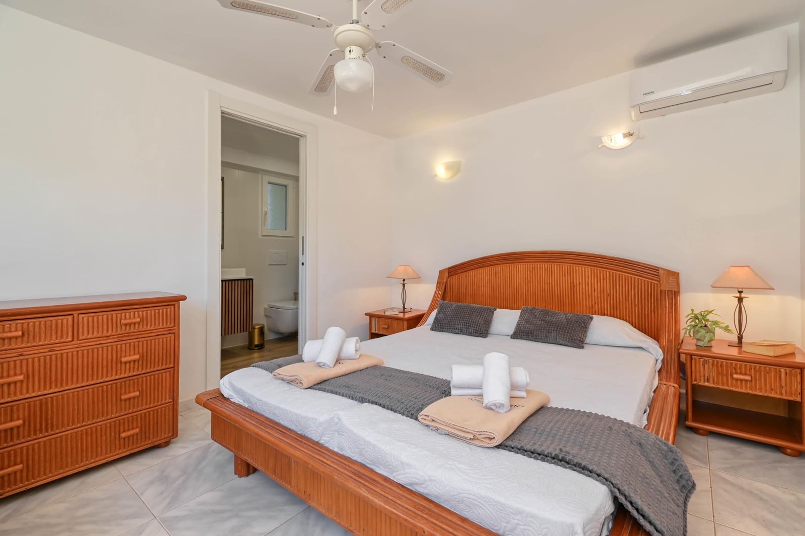 5 bedroom Villa for holiday rental in Javea / Xabia with pool garage - € 1,713 (Ref: 3713002)