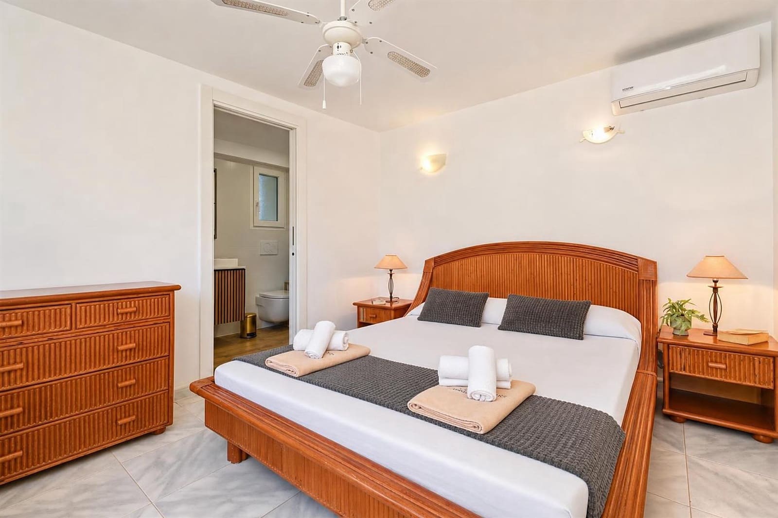 5 bedroom Villa for holiday rental in Javea / Xabia with pool garage - € 1,713 (Ref: 3713002)